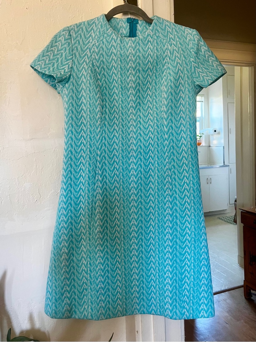 Authentic 1960’s Vintage Blue Chevron Short-Sleeve Mini Shift Dress Size Small